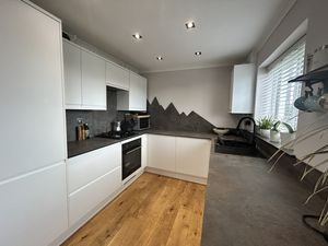 Photo 6- click for photo gallery